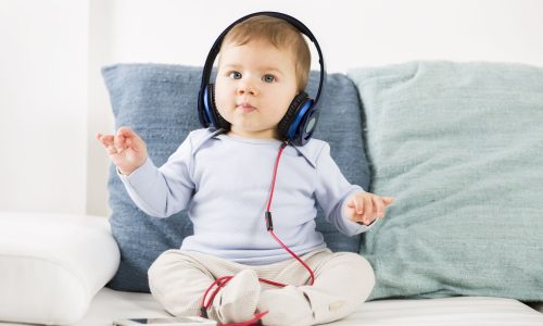 Η μουσική αλληλεπίδραση ενισχύει τη γλωσσική ανάπτυξη στα μωρά, δείχνει έρευνα