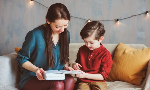 Παγκόσμια Ημέρα Ελληνικής Γλώσσας: Πώς να εμπλουτίσουμε το λεξιλόγιο του παιδιού