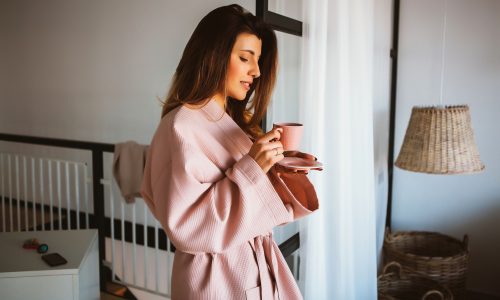 Ποια είναι η καλύτερη ώρα να πίνετε καφέ για να ζήσετε περισσότερο, σύμφωνα με την επιστήμη