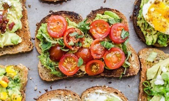 4 υγιεινές συνταγές για να φάτε το αβοκάντο. Διαλέξτε και... φτιάξτε την αγαπημένη σας!