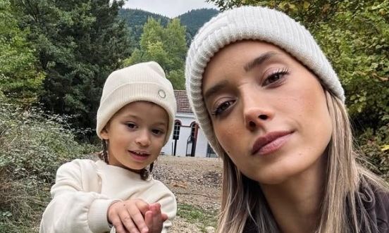 Η Γιολάντα Καλογεροπούλου σε μια αξέχαστη εκδρομή με την κόρη της – Ιππασία και πεζοπορία στη φύση