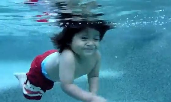 Απίστευτο βίντεο: Κολυμβητής  μηνών… 21!