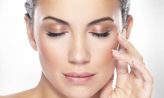 Καταπολεμήστε τη λιπαρότητα με αυτή τη μάσκα καθαρισμού