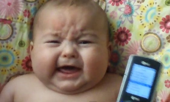 Βίντεο: Μωρό κλαίει με το... κλάμα μωρού!