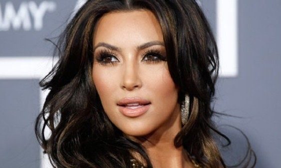 Κιμ Καρντάσιαν: Τι κάνει στο κρεβάτι με την κόρη της; (εικόνα)