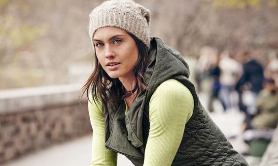 Αμάνικο μπουφάν: Γιατί δεν πρέπει να λείπει από τη ντουλάπα σου