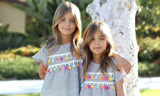 Παιδικό σετ ρούχων για κορίτσια σε απίστευτη τιμή