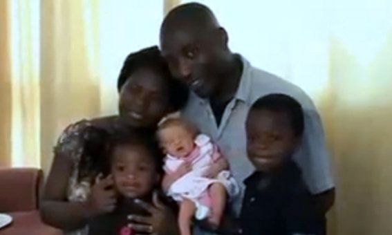 Σοκ: Γονείς από τη Νιγηρία απέκτησαν λευκό μωράκι!