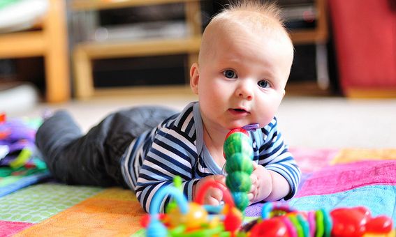 Δάπεδο ασφαλείας: Προστατεύει το παιδί στο παιχνίδι