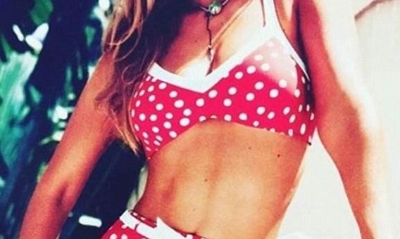 Φόρεσε το μαγιό της,πόζαρε και η φωτογραφία της έγινε viral. Διαβάστε το λόγο