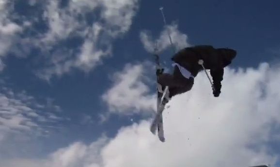 Αυτός ο σκιέρ είναι μόλις 14 χρονών και... «πετάει»! (βίντεο)