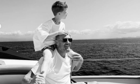 Jason Statham - Rosie Huntington Whiteley: Οικογενειακές διακοπές με τη θαλαμηγό τους στη Μεσόγειο