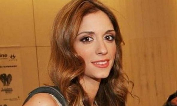 Σοφία Καρβέλα: Δείτε πώς ταΐζει το γιο της! (εικόνα)