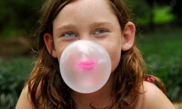 Πότε μπορεί το παιδί μου να μασήσει τσίχλα;