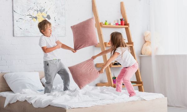 Στο ίδιο δωμάτιο τα αδέρφια ή όχι;