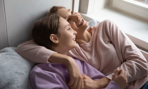 Πέντε φράσεις που έχουν ανάγκη να ακούνε οι έφηβοι από τους γονείς τους