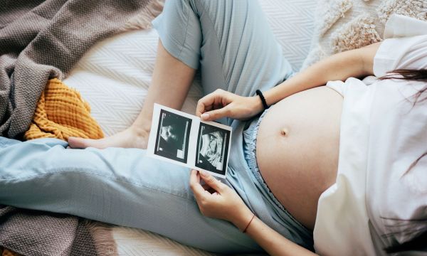 Τα μωρά μέσα στη μήτρα καταλαβαίνουν τα συναισθήματα της μητέρας τους;