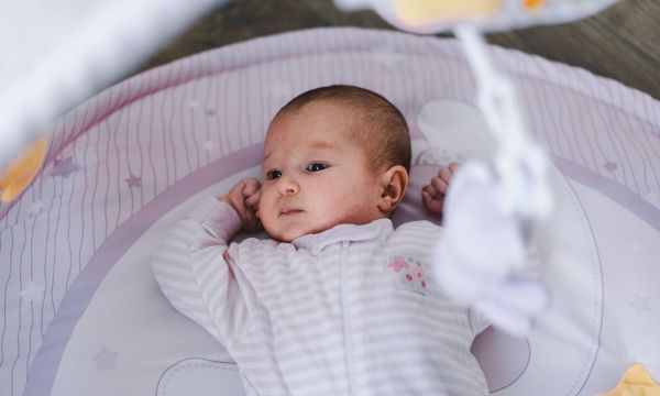 Δυσκοιλιότητα στα μωρά που θηλάζουν: Αίτια, συμπτώματα και τι να κάνετε