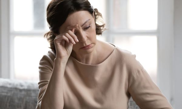 Είμαι στην εμμηνόπαυση και είδα αίμα -Τι μπορεί να σημαίνει; (vid)