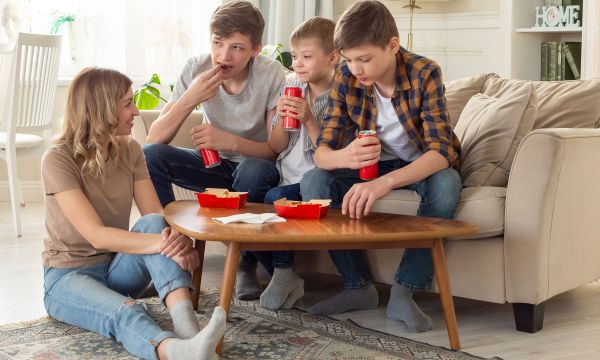 Εύκολες συνταγές για εκείνα τα βράδια που ως μαμά θες να αράξεις στον καναπέ με τα παιδιά σου