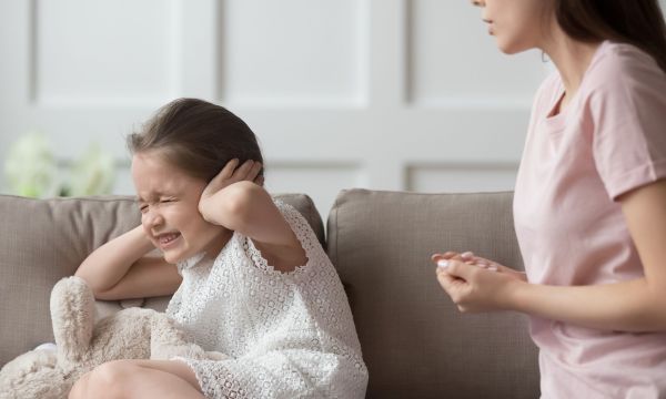 Τα παιδιά που ακούνε με την πρώτη φορά έχουν γονείς που κάνουν αυτά τα 5 πράγματα