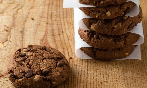 Σοκολατένια μπισκότα με 3 υλικά - Νηστίσιμα και χωρίς λάδι