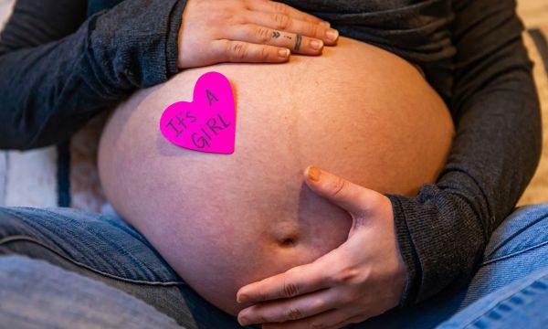 Φύλο μωρού: Συμπτώματα που μαρτυρούν ότι θα αποκτήσετε κορίτσι