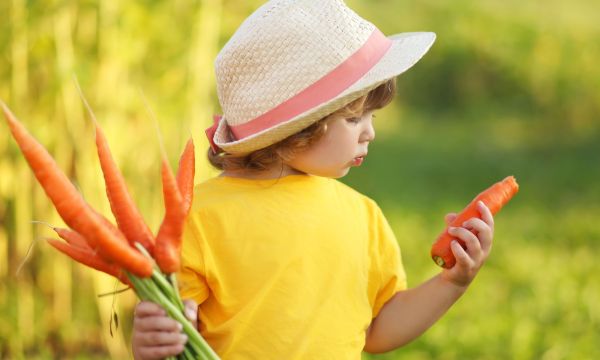 Παιδιά και νηστεία: Eπηρεάζει ή όχι την ανάπτυξη των παιδιών η αλλαγή της διατροφής;