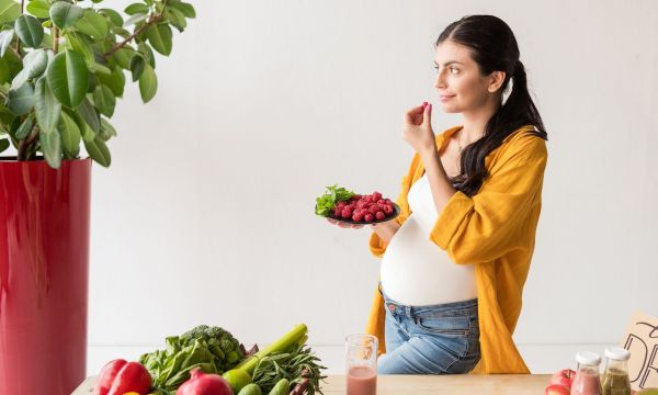 Τι μπορείτε να φάτε αν είστε έγκυος ή θηλάζετε στο πασχαλινό τραπέζι;