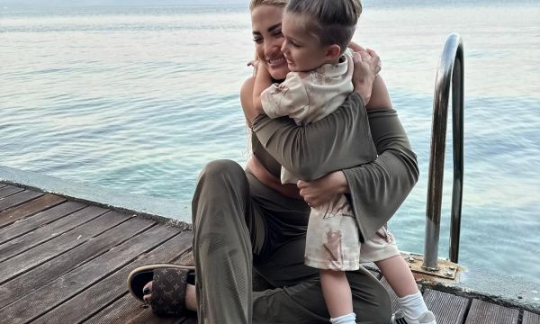 Η Ιωάννα Τούνη μεταμορφώθηκε από δυναμική influencer σε υπεύθυνη μητέρα