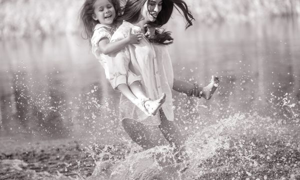 Η καθημερινή πρόκληση του «να απολαμβάνεις την κάθε στιγμή» ως μαμά