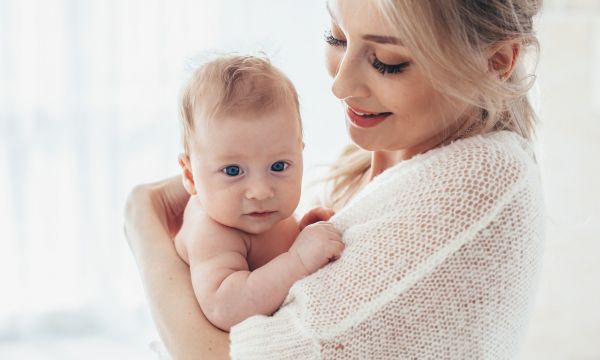 Ορόσημα ανάπτυξης του μωρού σας στους 2 μήνες