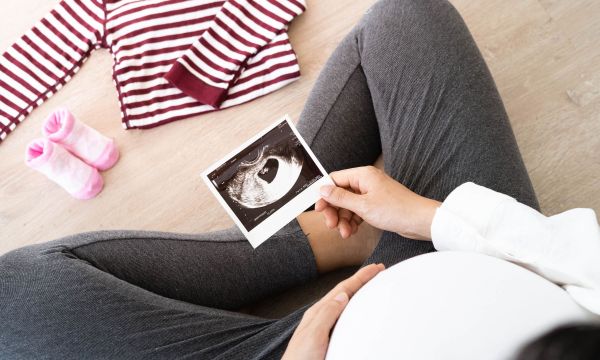 Πρώτο τρίμηνο εγκυμοσύνης: Τι συμβαίνει στο μωρό σου κάθε εβδομάδα