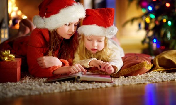 Η μαγεία των χριστουγεννιάτικων παραμυθιών: Τι μαθαίνουν τα παιδιά