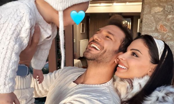 Ευθύμης Ζησάκης - Χρύσα Παπαλελούδη: Μας εμπνέουν πώς να απαθανατίσουμε τον πρώτο χειμώνα του μωρού