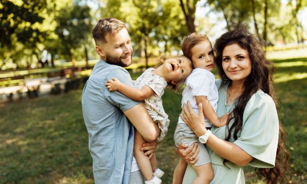 Γονεϊκότητα και γάμος: 5 τρόποι να κρατήσετε ζωντανή τη σχέση σας μέσα στην οικογένεια