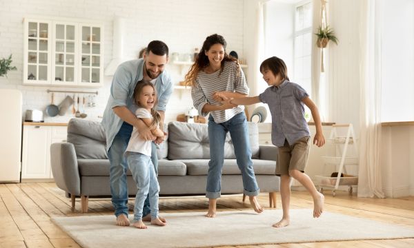 Γονεϊκότητα: Πότε γίνεται πιο εύκολη; Η ψυχολόγος εξηγεί