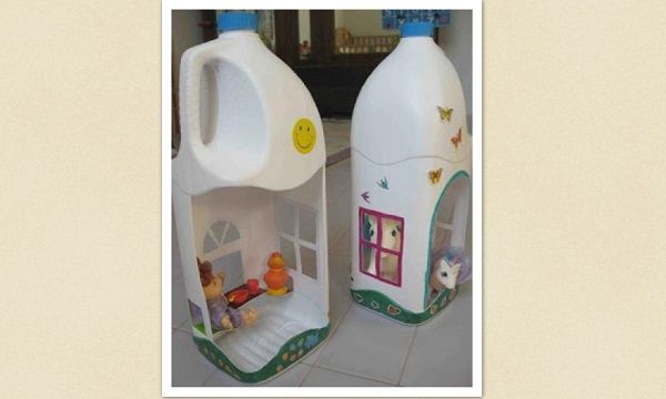 Φοβερή κατασκευή: Φτιάξτε κουκλοσπιτάκια για τα παιδιά από μπουκάλια απορρυπαντικών!