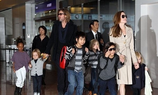 Μπραντ Πιτ-Αντζελίνα Τζολί: Αποκαλύφθηκε πόσες νταντάδες έχουν για τα παιδιά τους!