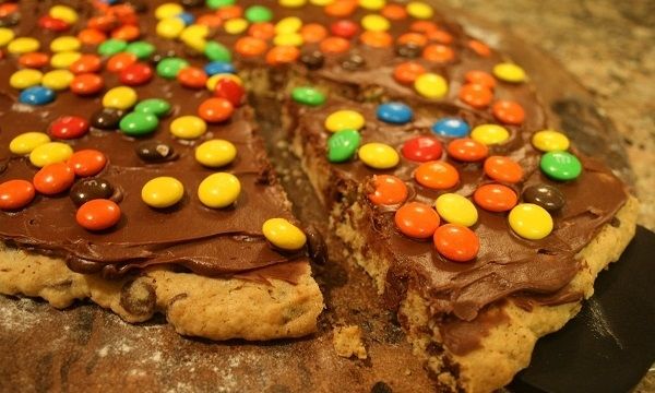 Πίτσα από γιγάντιο μπισκότο αποκλειστικά για τα μικρά σας!