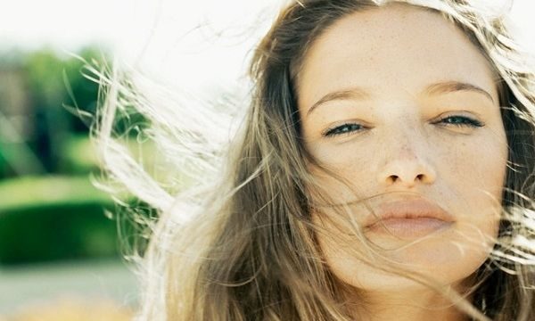 Αυτό είναι το κόλπο για να εξαφανιστούν οι πανάδες από τον ήλιο!