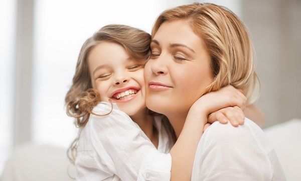 Πώς να εξηγήσεις στο παιδί σου γιατί κάποιες φορές αργείς να γυρίσεις από τη δουλειά