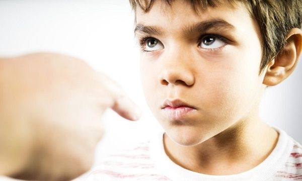 Μητέρα τιμωρούσε τον 3χρονο γιο της κλείνοντας τον σε ένα σκοτεινό δωμάτιο-Ποια ποινή της επέβαλε το δικαστήριο