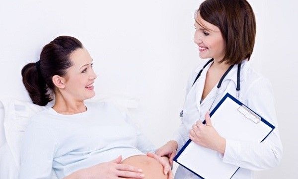 9 ερωτήσεις που πρέπει να κάνετε στο γιατρό σας πριν γεννήσετε