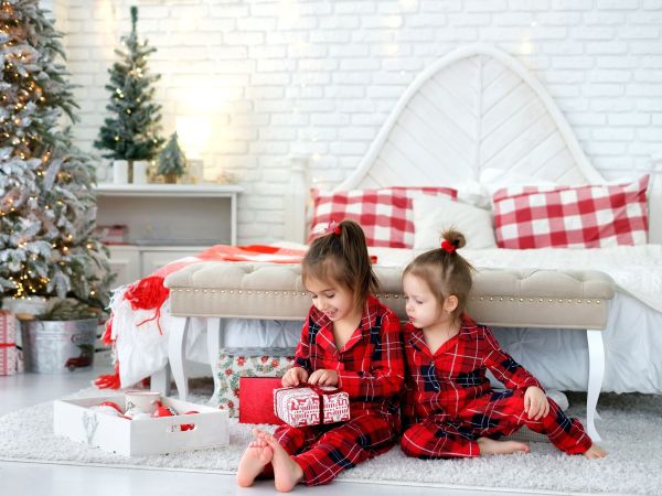 Το έθιμο με τις χριστουγεννιάτικες πιτζάμες που τα παιδιά θα λατρέψουν