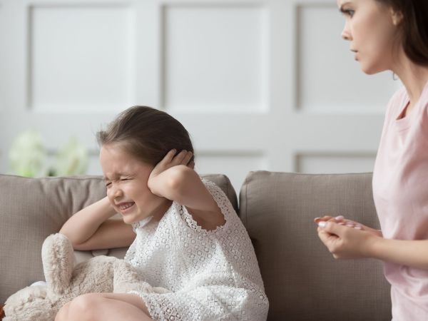 Τα παιδιά που ακούνε με την πρώτη φορά έχουν γονείς που κάνουν αυτά τα 5 πράγματα