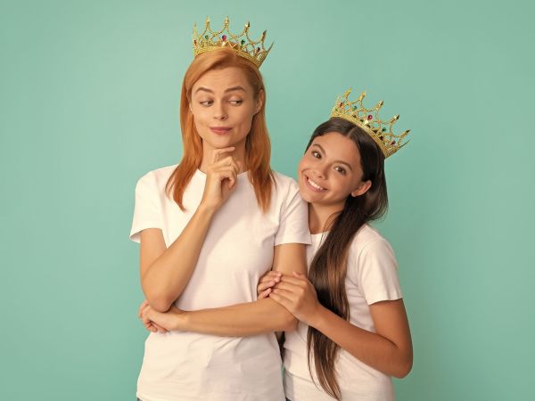 Κόμπλεξ ανωτερότητας: Τι κρύβεται πίσω από την αλαζονεία μεγάλων και μικρών