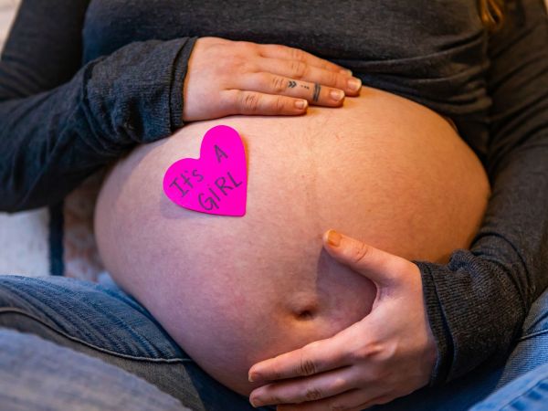 Φύλο μωρού: Συμπτώματα που μαρτυρούν ότι θα αποκτήσετε κορίτσι