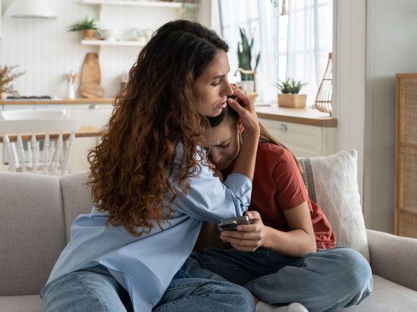 Τα σημάδια του εκφοβισμού: Πώς να εντοπίσουμε αν το παιδί μας είναι θύμα ή θύτης;