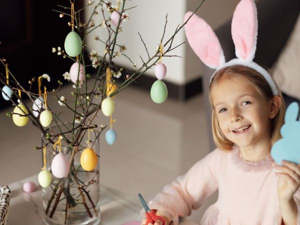 6 ιδέες για να φτιάξετε το ιδανικό πασχαλινό δέντρο στο σπίτι σας